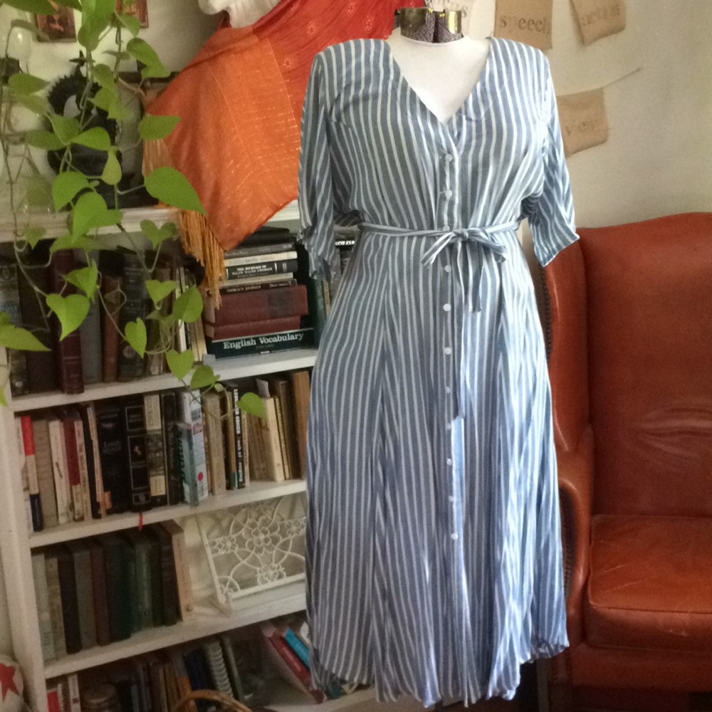 holiday SZ L striped, button-down viscose dress